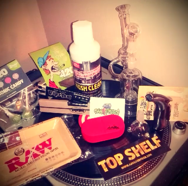cacoteo's tweet photo. S/O @420GoodyBox http://t.co/d04k8DZz3r for the Goodys! #vapetool #beyondbuds #kushclean Att: @DjTito #MMJ #Cacoteo http://t.co/DziGBjAm9G