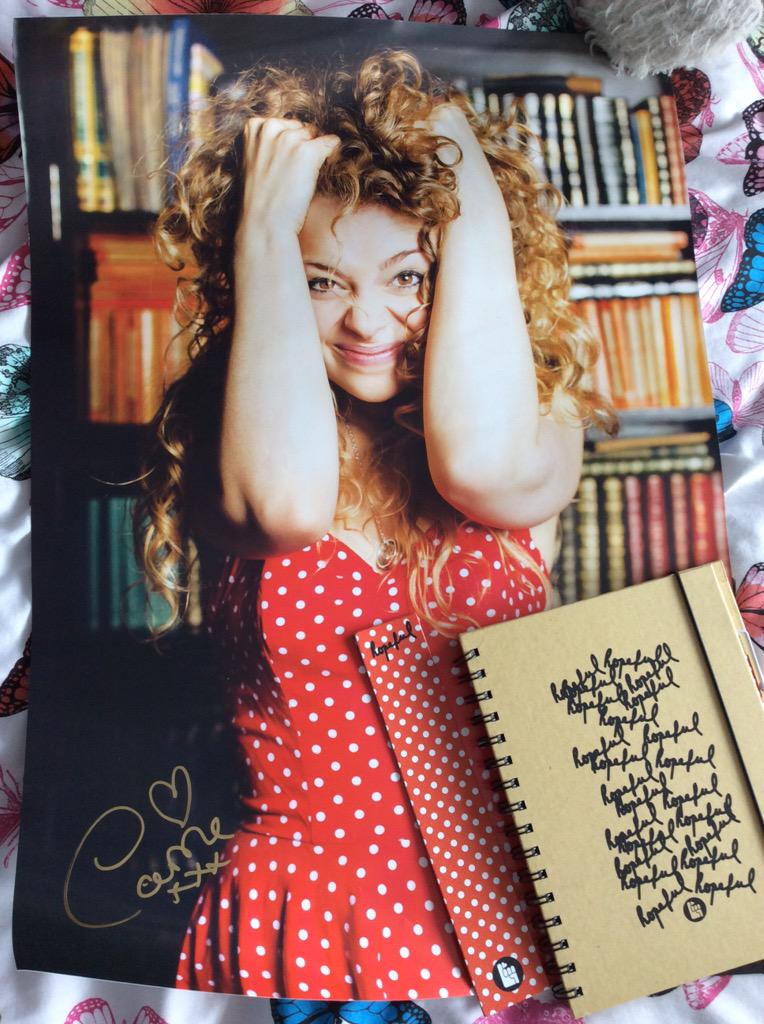 _nutellazoella's tweet photo. @CarrieHFletcher OH MY GOD MY STUFF HAS JUST ARRIVED FROM THE HOPEFUL SHOP I LOVE IT SO MUCH IM USING ALL CAPITALS ❤️ http://t.co/PmHePA2FPi
