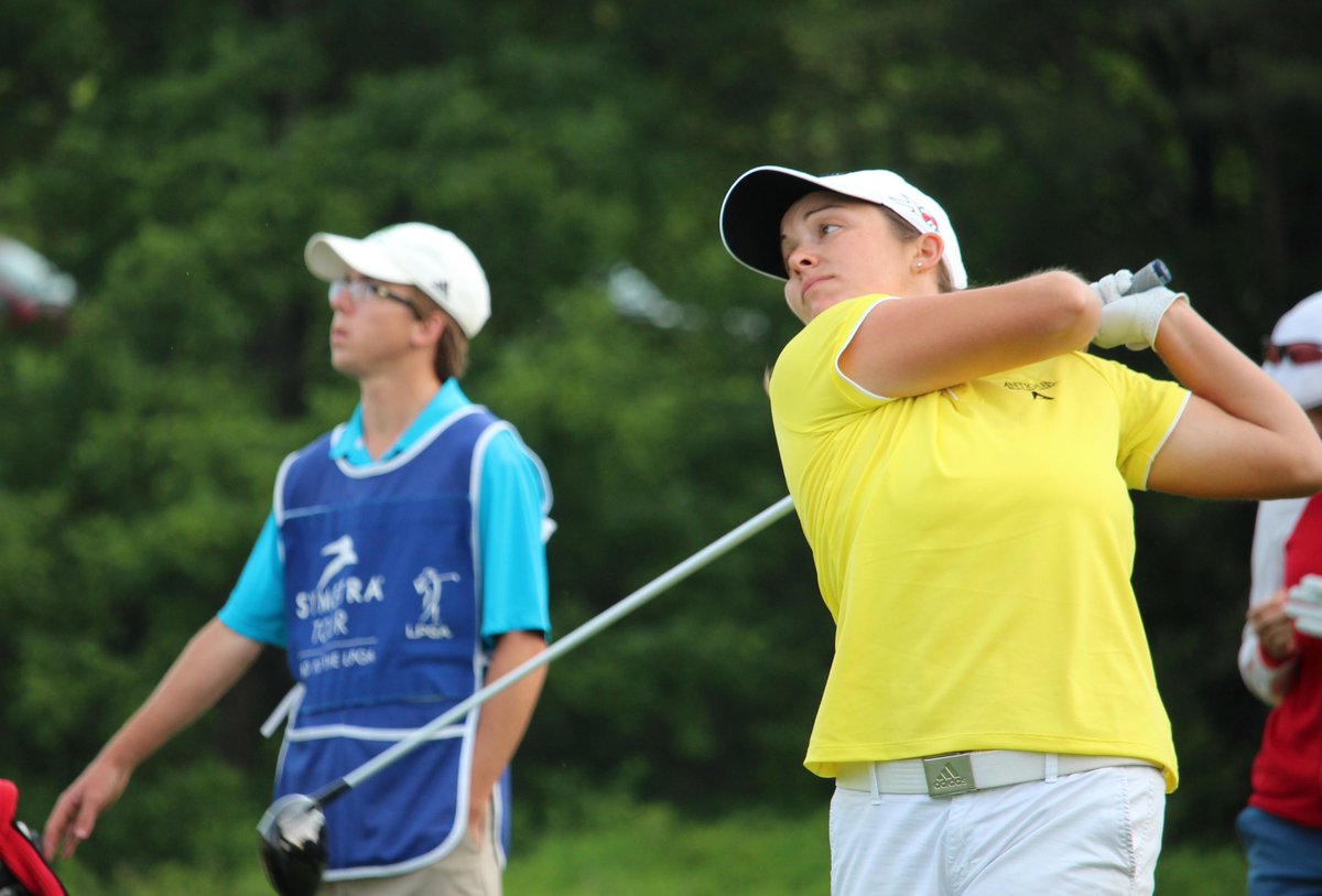 UNDERWAY: former <a href="/GoCards/">Louisville Athletics</a> <a href="/smjuneau_3/">Sara Maude Juneau</a> has <a href="/NDwomensGolf/">ND Women's Golf</a> coaches son as caddie. <a href="/FightingIrish/">The Fighting Irish</a> symetrascoring.com/public/Leaderb…