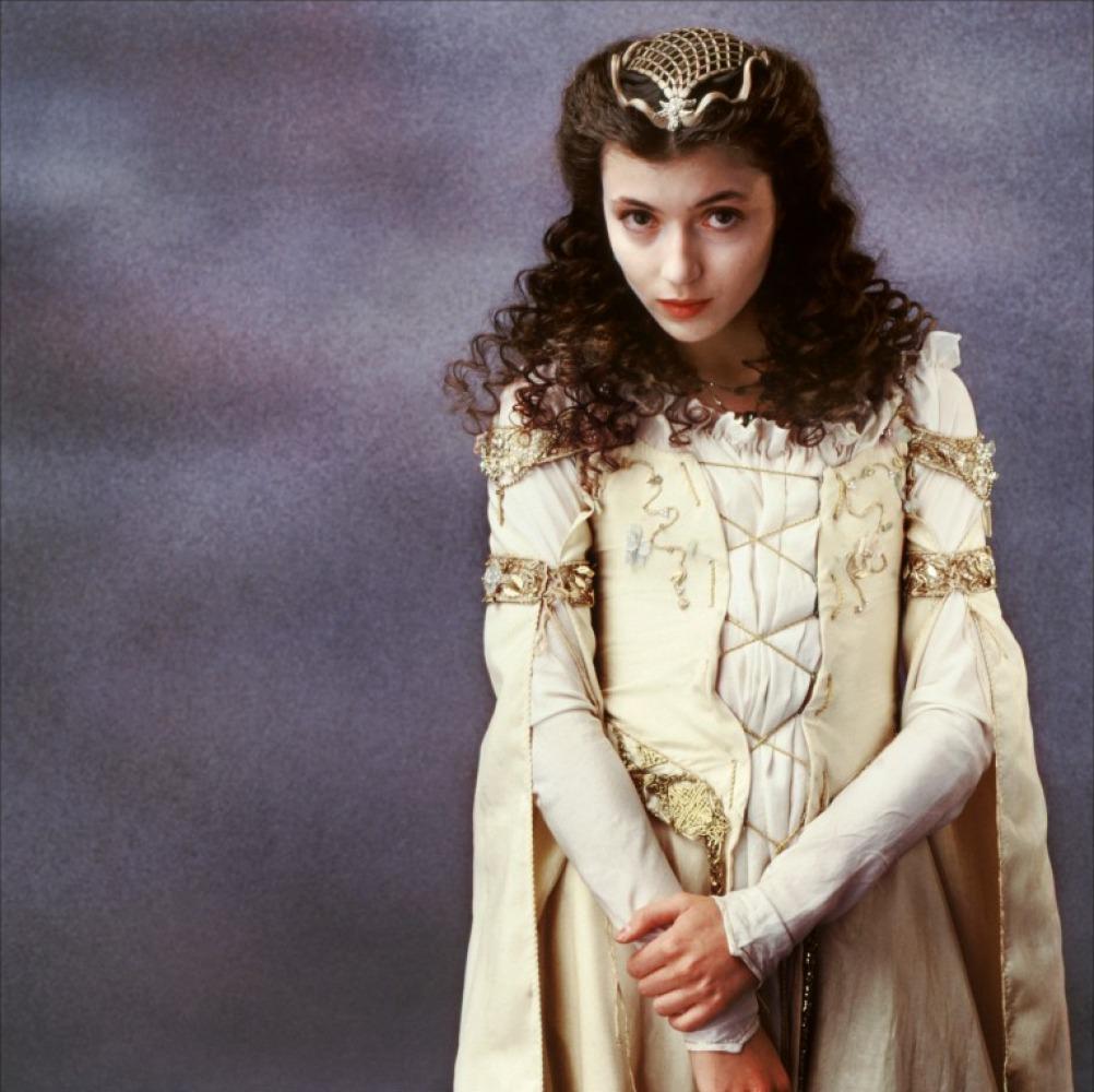 Happy birthday to the beautiful Mia Sara. 