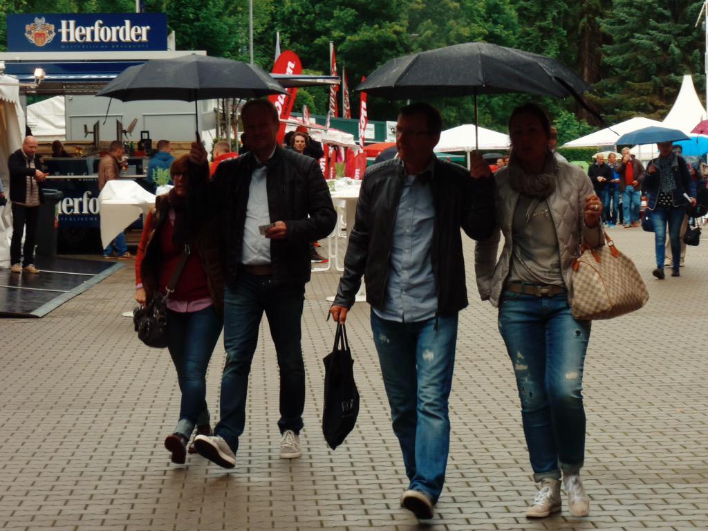 CarmenMihu's tweet photo. No rain will stop jeans lovers to do their Gerry Weber Open walk #gerryweberopen #iskodenim http://t.co/xLlbGuib5k