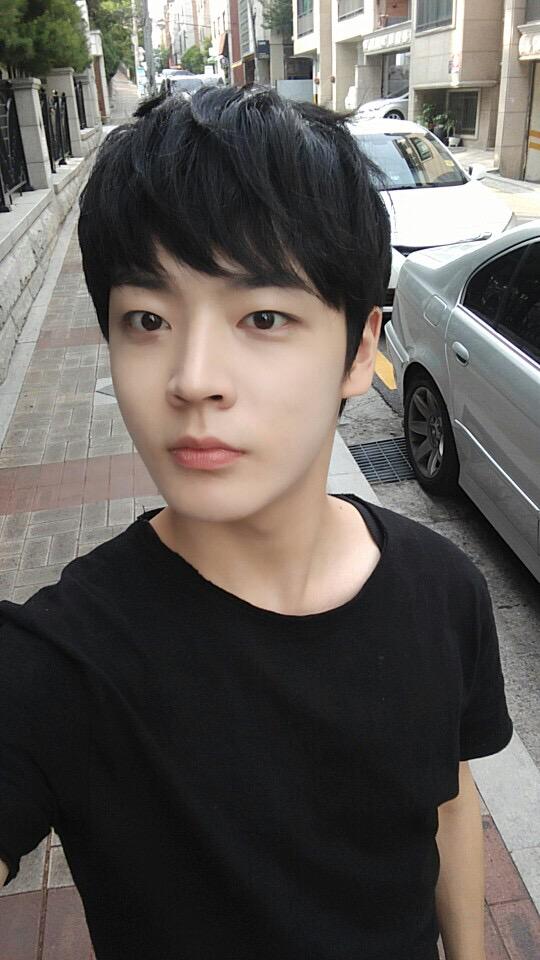 JACETORY's tweet photo. [#jace #제이스 #조승현] 기분전환 겸 머리했습니다 😁 괜찮은가요~?? http://t.co/hs1IlJxhy1