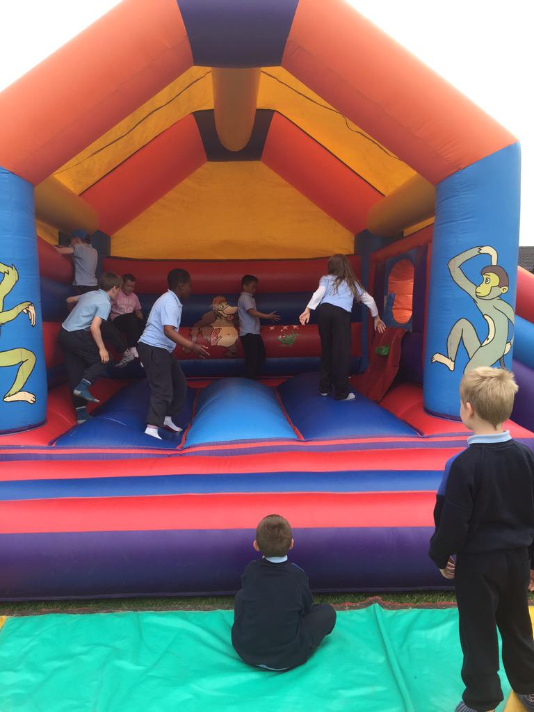 MsHardimanSCMJ's tweet image. #bouncingcastle #funday room 3 &amp;amp; 4