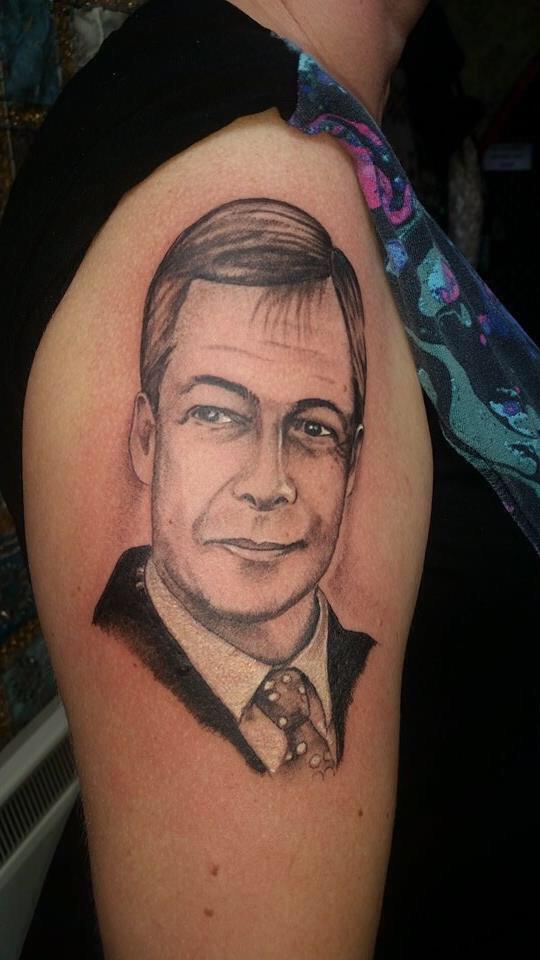 LoyalistTattoos's tweet photo. I'm not racist I've got a black and white tattoo. http://t.co/EYHUAGSUft