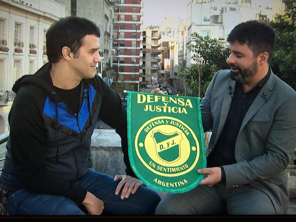 waltersafarian's tweet photo. A las 21 en @ExpedienteF el especial con Ciro Pertusi. Una hora a puro rock y futbol 
@JauriaNet @ClubDefensayJus http://t.co/svVdionRve