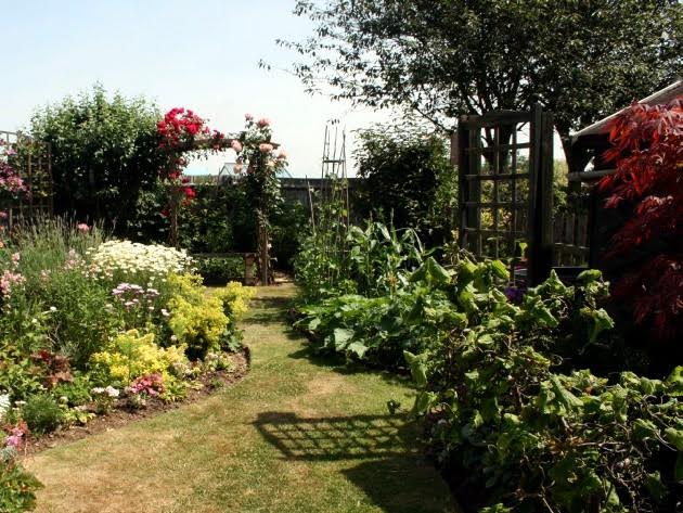 thisistotalmk's tweet image. Enjoy #Castlethorpe Open #Gardens this weekend.  DETAILS: totalmk.co.uk/open-gardens-c…