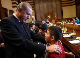 بالصور.. أردوغان يتناول الإفطار مع اللاجئين السوريين 4 Embedded image permalink