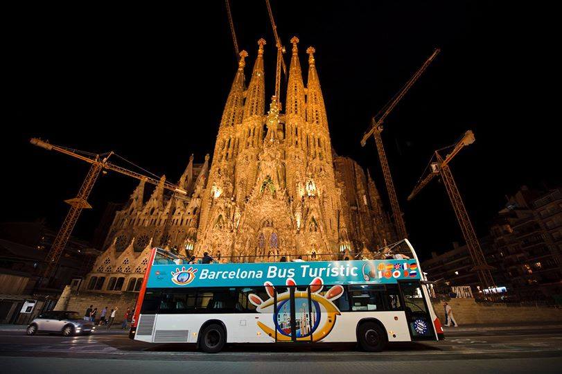 hoteldenit's tweet photo. Let yourself be transported on this night-time tour on a comfortable sightseeing #Barcelona #BusTuristic. http://t.co/nr8s3VS4Cl