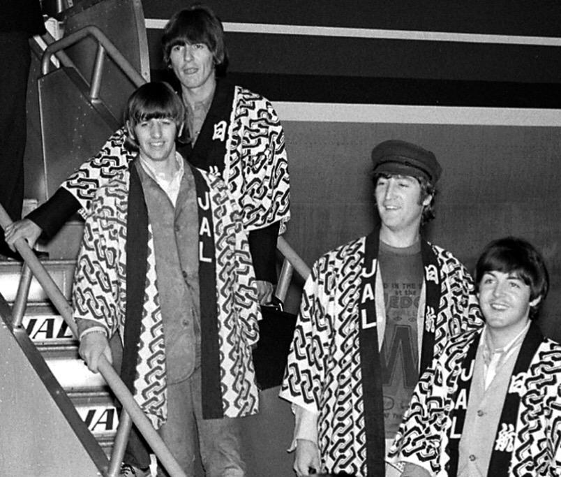 TheBeatlesPics's tweet photo. Tokyo '66 http://t.co/BgVJLEhKHF