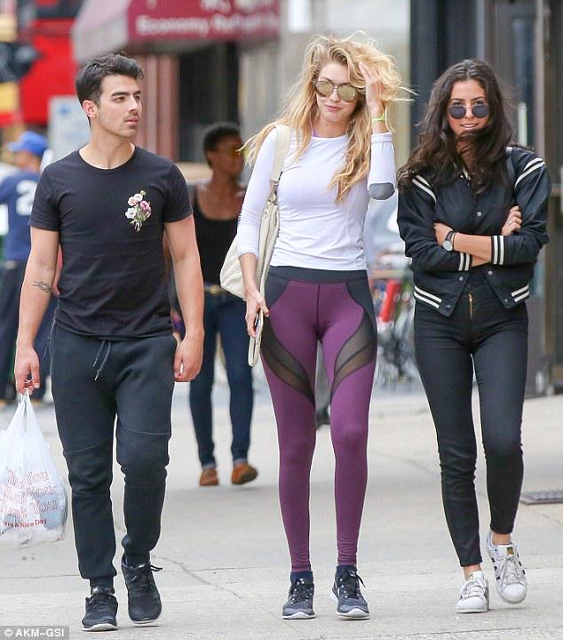 Beard Club On Twitter Gigi Hadid Still Employed As Beard