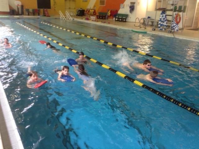 CSSVDC's tweet image. C&apos;est aujourd&apos;hui le défi du Bon vouloir : 100 km à la nage, à relais, en 12 heures! youtube.com/watch?v=ig5qXx…