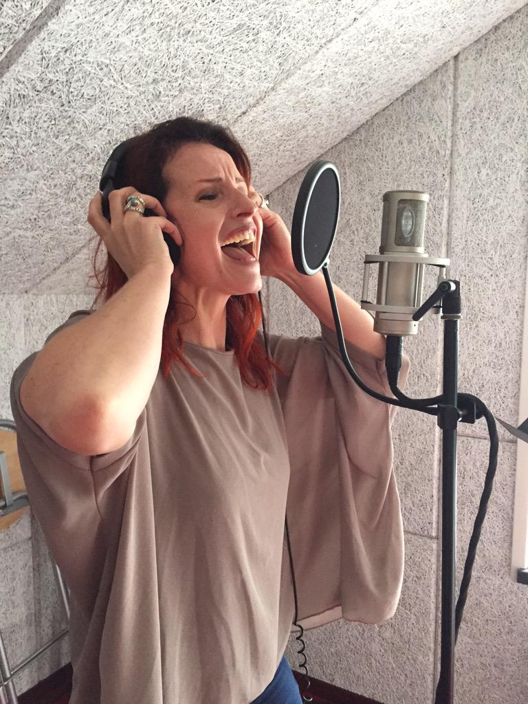 “<a href="/hetmediaatelier/">Het Media Atelier</a>: Yeah <a href="/cindyoudshoorn/">cindy oudshoorn</a> gaat los! #radiocommercial #zingen ”was #GEZELLIG !!!!!!!