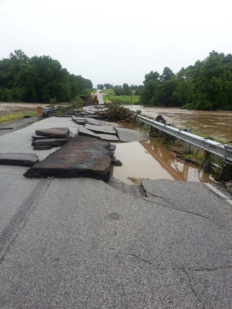 marlee_mcshane's tweet photo. @springfieldNL James River Bridge on A Highway in Marshfield, washing away http://t.co/u8FrdlZfwN