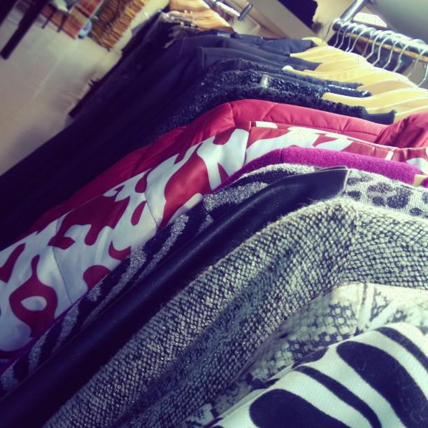 ApeReginaCba's tweet photo. A días de que empiece el Invierno. El frio se hace sentir Vení a elegir tu ABRIGO #byApeRegina http://t.co/O5UDl5YhUt