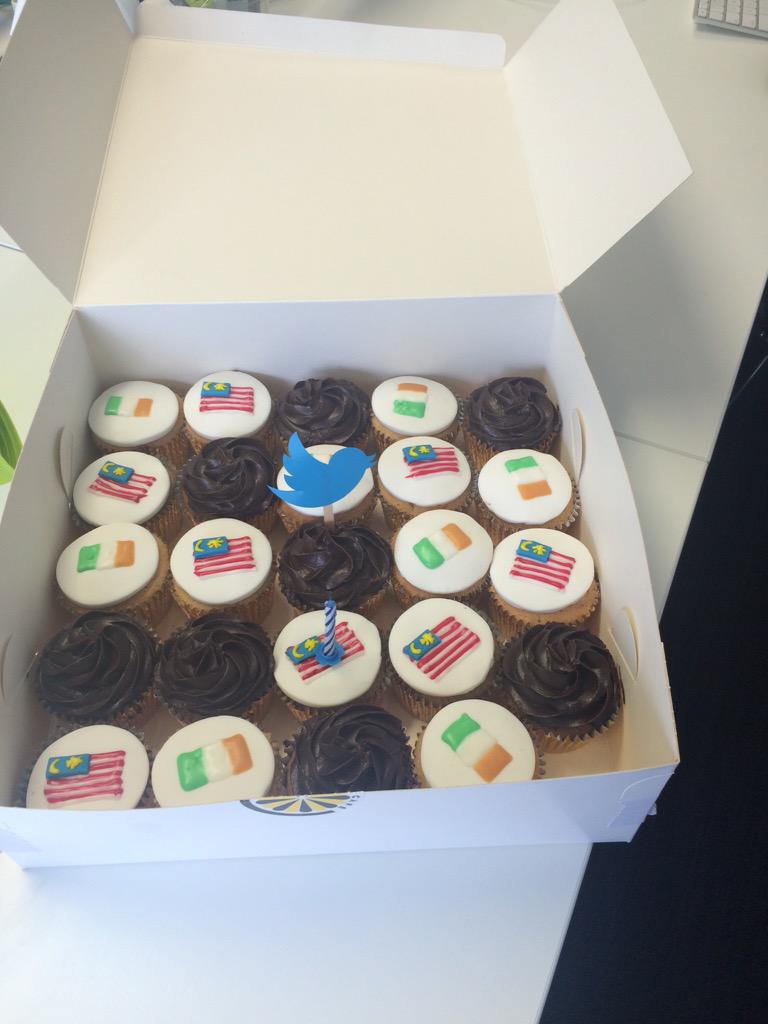 Monik's tweet image. Amazing surprise!!!!! Thanks guys :) I'll miss you all😘😘😘 btw great job @CakeCafeDublin cupcakes are delicious!!!