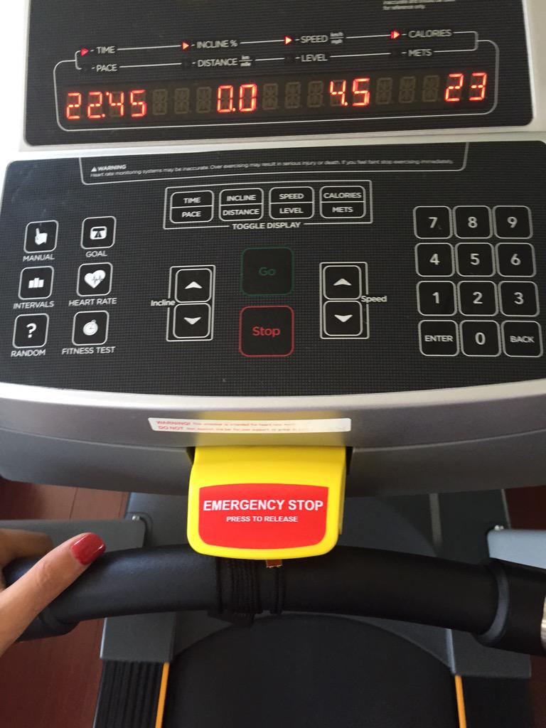 MPerezhuerta's tweet photo. No hay mejor forma de estar en forma que tempranito un buen gimnasio.... 💪🏻💪🏻💪🏻#Actitud http://t.co/5fNATEPzqC