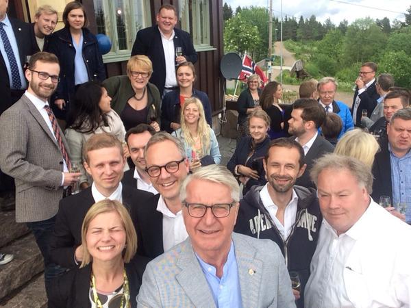 Hoyre's tweet photo. Gratulerer @OsloHoyre med inspirerende måling! (Bilde fra samling m borgerlige venner) http://t.co/XNWy2UjI4s http://t.co/Bm2bI81e57