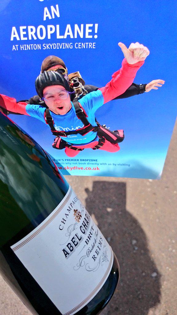 Luccy_G's tweet photo. Skydive was INSANE!!! http://t.co/I1TnKqXA5M