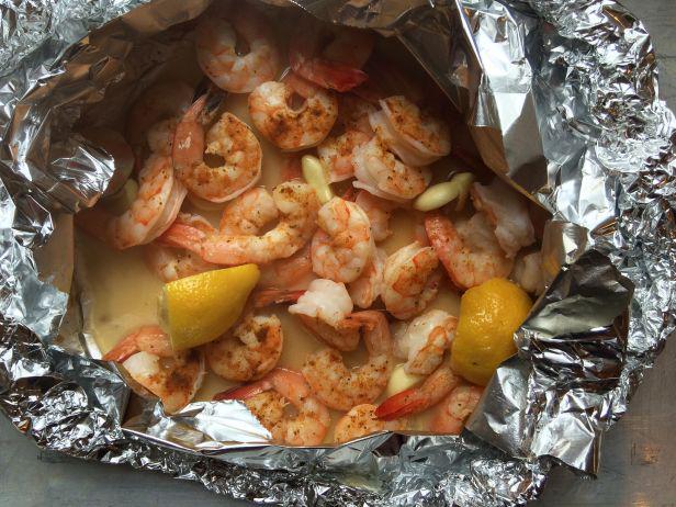 youbetter's tweet image. Dad can have his beer and eat it too with beer-and-butter shrimp foil packs: oak.ctx.ly/r/37cns.