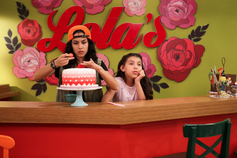 ToniLaChef's tweet photo. RT si te comerías el #PastelDelAmor de Lola's que hizo Toni 🍰🍴 #ToniLaChef http://t.co/rhRiRLeuKh