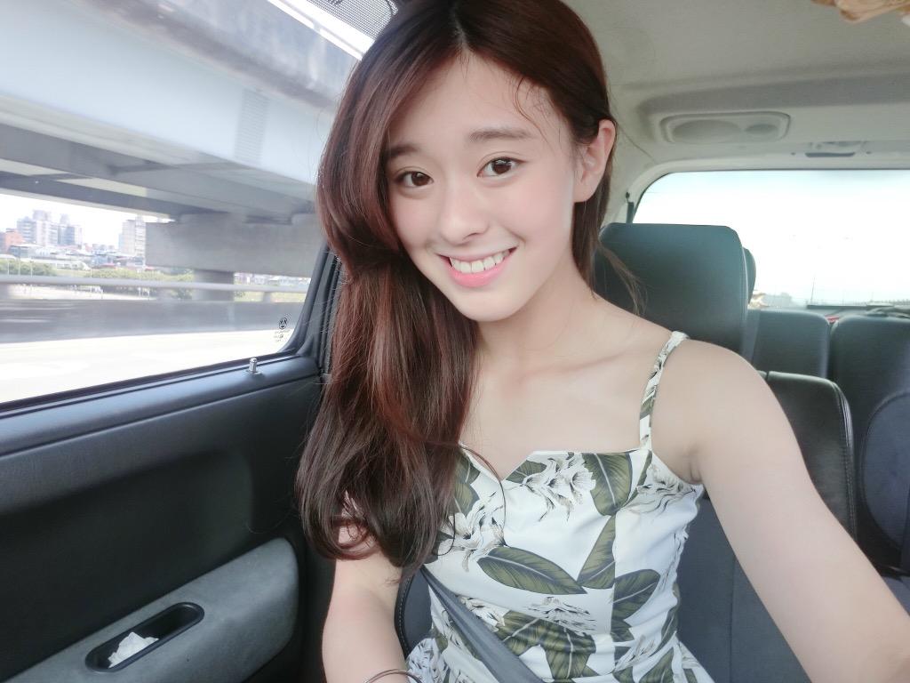 AllyChin2's tweet photo. 連假你們有去哪兒嗎😊 http://t.co/C7JlpYI8wk