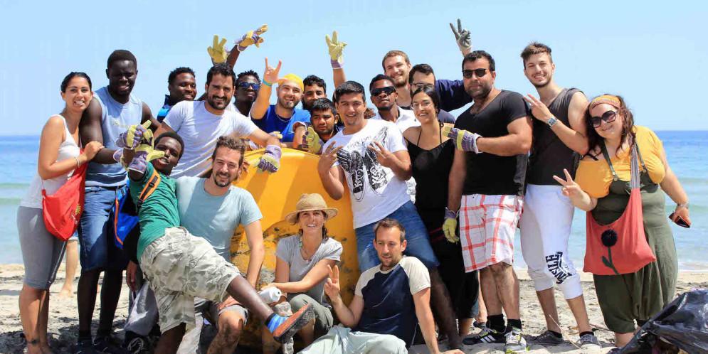 CS-PROFUGHI:LATTANZI:BASTA TEATRINO DI BASSA LEGA,I MURI VANNO ABBATTUTI <a href="/BandiONG/">Info Cooperazione</a> <a href="/RedattoreSocial/">Redattore Sociale</a> <a href="/VITAnonprofit/">VITA.it</a>