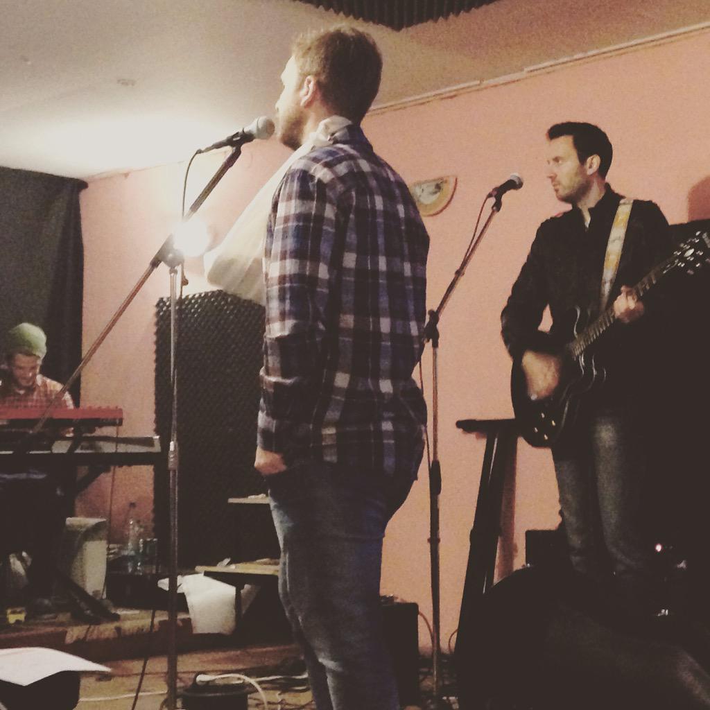 johnfdoemusic's tweet photo. Vaja dela mojstra.. Res je!😆 #practice #johnfdoe #JFD #Rock http://t.co/jESwBHmRpV
