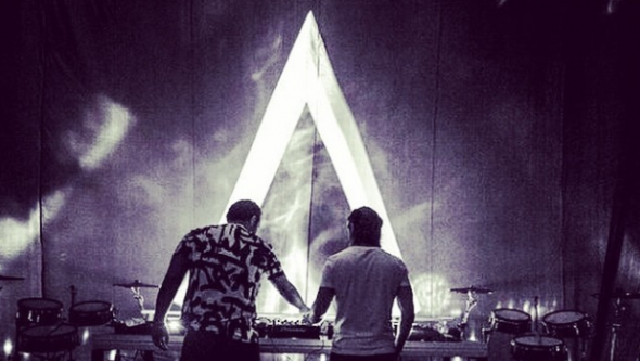 ministryofsound's tweet photo. New TOTW on our playlist is a huge one from @Axwell @Ingrosso called 'Sun is Shining'!  http://t.co/R1EkDI9Wn3 http://t.co/U6IKiQ5LRf