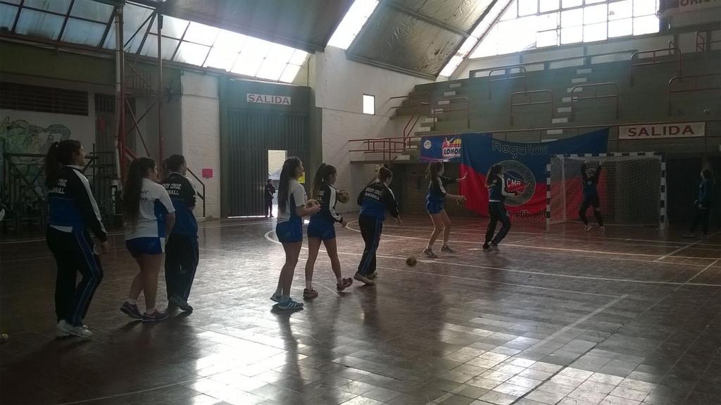 Las #damas de Regatas y <a href="/HandballGC/">Godoy Cruz Handball</a> ya están entrando en calor para iniciar el partido de las 12hs #NacionalMenoresA