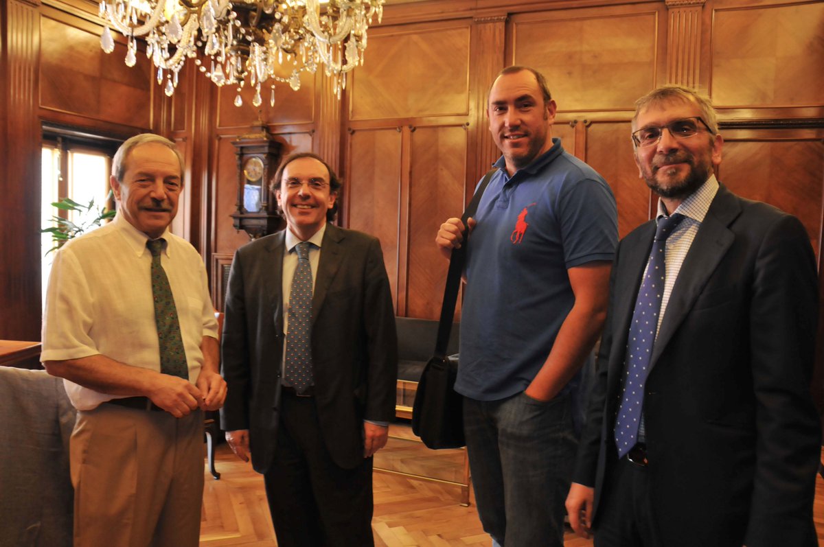 @aytoviedo (@aytoviedo) on Twitter photo El Alcalde,@OvWences continúa con la ronda de reuniones: hoy, con los máximos responsables de <a href="/fpa/">Fundación Princesa de Asturias</a> y <a href="/oviedocb/">Alimerka Oviedo Baloncesto</a> El Alcalde,@OvWences continúa con la ronda de reuniones: hoy, con los máximos responsables de <a href="/fpa/">Fundación Princesa de Asturias</a> y <a href="/oviedocb/">Alimerka Oviedo Baloncesto</a>