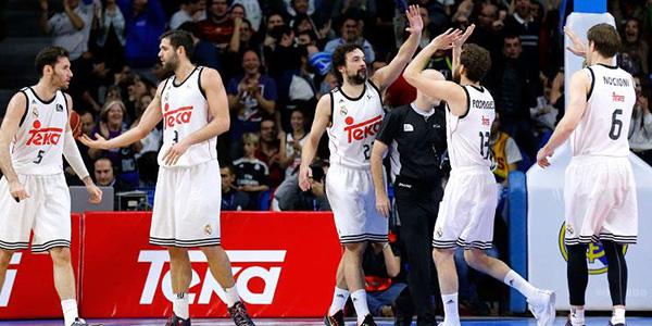 ntvspor's tweet photo. El Clasico'da ilk adım Real'den! http://t.co/Q2B7GsQfYb http://t.co/aOuu6gRSZ5
