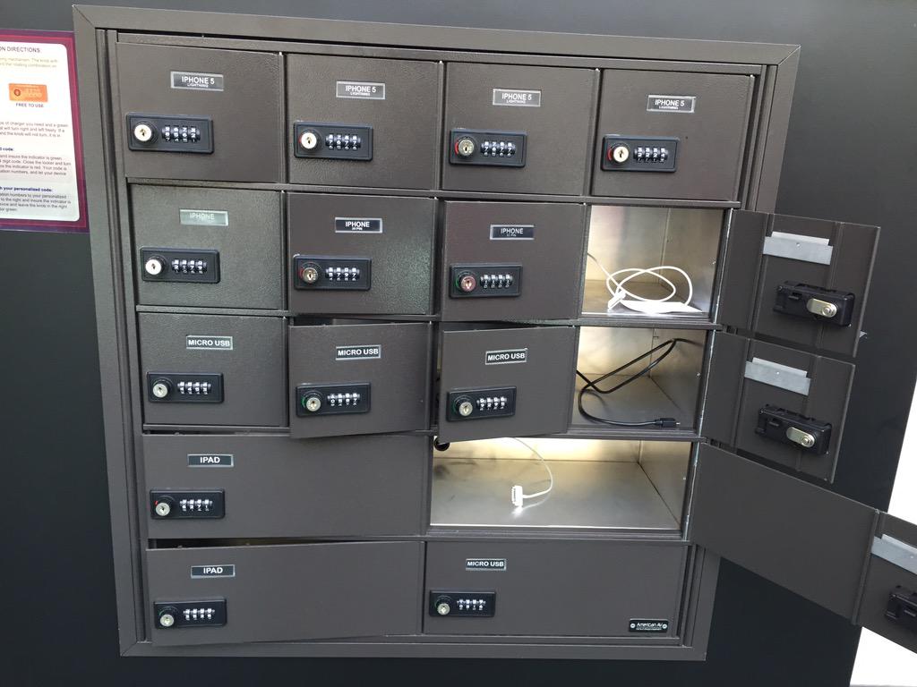 LisaVanderBeach's tweet photo. Great idea for a free charging station at the San Diego Convention Center #cccotc15 http://t.co/VajHvEwb3f
