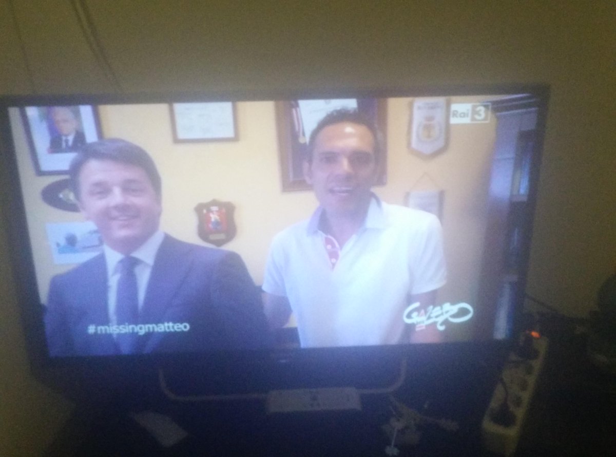 thesmartisland's tweet photo. Chissà ke traghetto ha preso @matteorenzi x arrivare a #Lampedusa...
Thks to #gazebo x TELEtrasporto #missingmatteo http://t.co/nfOXrnjC7d