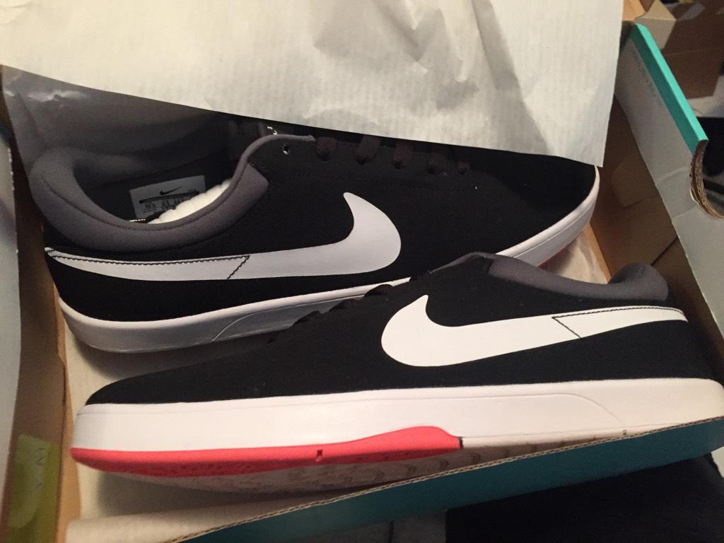 writtenbyjoseph's tweet photo. Swoosh over everything. #Nike #NikeSb #kostons #Sneakerhead http://t.co/zAAJ8XWm8d