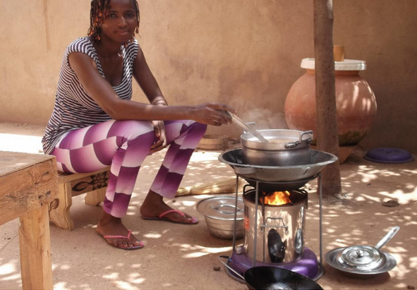 An advanced stove in action in Burkina Faso! The modification was designed to provide more stove pot support.