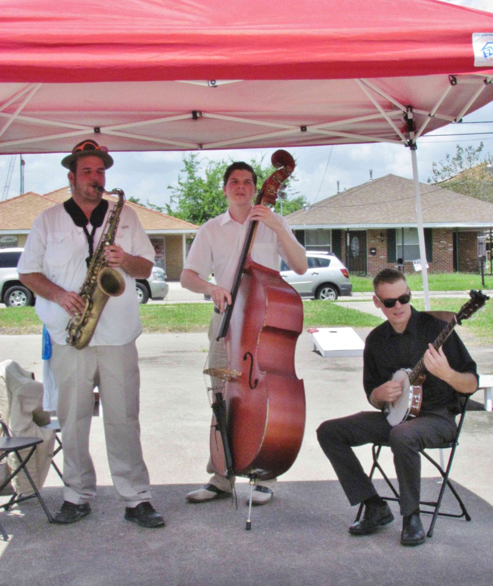HabitatNOLA's tweet photo. Service day with @neighborworks &amp; @RebldgTogthr!  Lunch featuring @SquealNola bbq, live jazz music and cornhole! http://t.co/LkR8rp9QRv