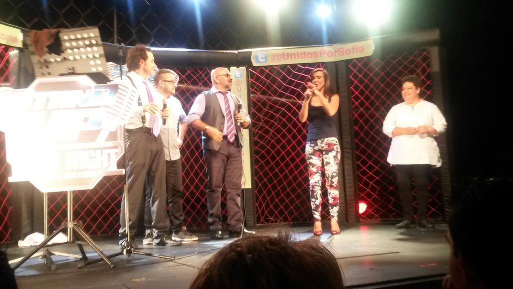 bredey26's tweet photo. Gran experiencia con @maujalife @Mariazelzel @ElClayos #StandUpFightNight http://t.co/YDTVGRaHR2