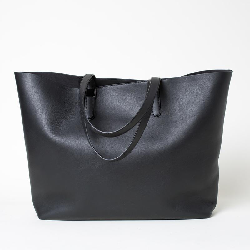 ecatalina's tweet photo. @Everlane #knowchicago "Our first ever Chicago order was placed on Nov 3, 2011, for a white v-neck tee! http://t.co/5vg9CMyeCf