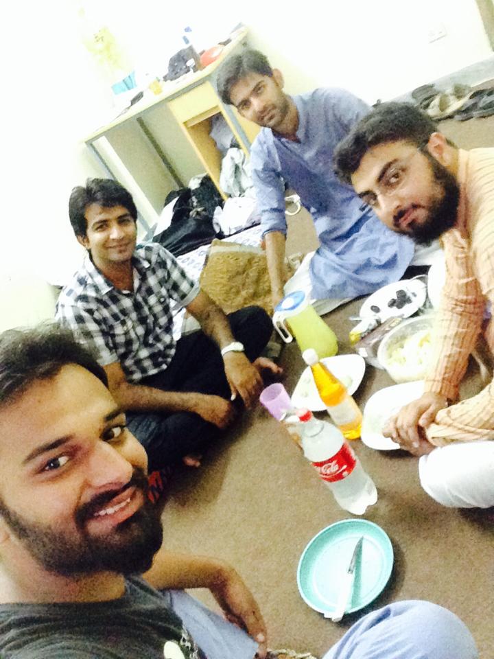 sheikhhassanqau's tweet image. 1st #Iftar in Quaid-i-Azam University Hostel. :)

#BachelorsStyle 
#FruitChat #Dates #SandalJuice