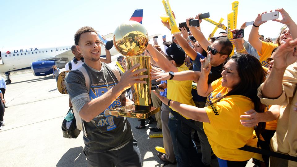 Watch the #WarriorsParade live: on.si.com/1Frx7xC