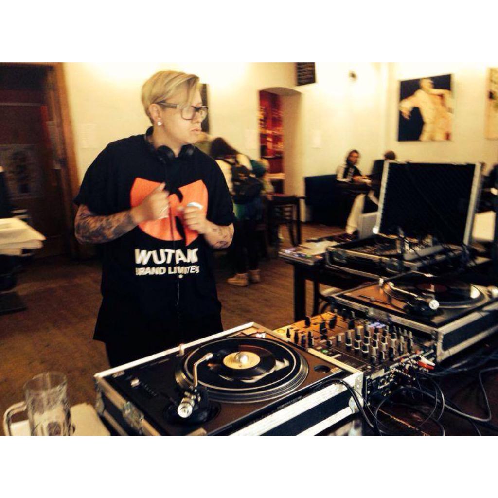 krizzi_k's tweet photo. “@RosaCaleta: @krizzi_k is going to bring the reggae vibe to the reggae vibe! Looking forward! http://t.co/P3YiBFijmf