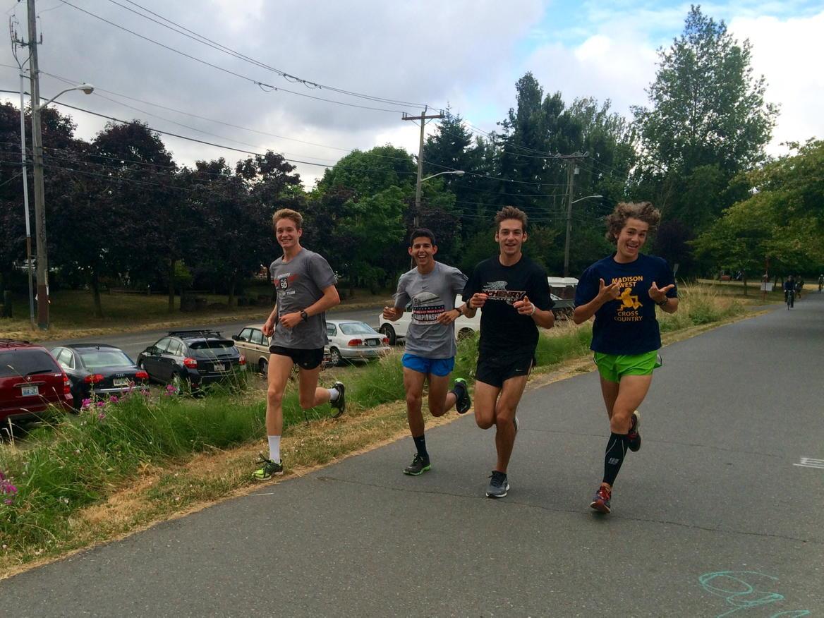 milesplit's tweet image. Find me a better relay squad-@drewhunter00 @Phresh_Fish @JesseReiser3 @HolinHacker #BrooksPR #runhappy #speedoverload