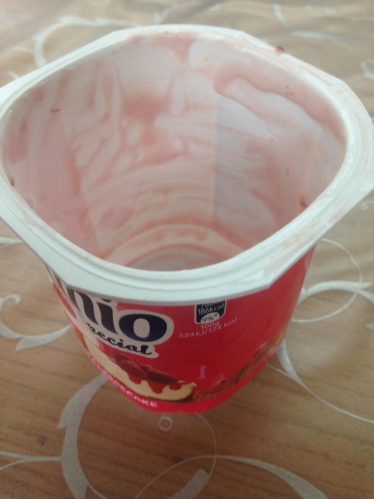 Wie bij <a href="/DanoneNL/">Danone Nederland</a> kan jullie #serveertip uitleggen? #knappejongenalsjedatlukt