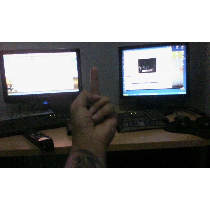 Jam segenee masi lembur di last weekday.. Semangaatss bro ayip.. Hap hap hap.. Mana dikantor cm ama ob lg.. Spooky :'