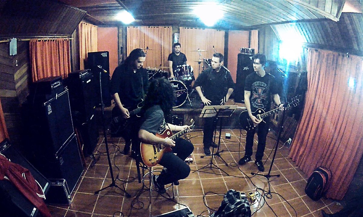 TributoSlash's tweet photo. The band is rehearsing a lot! There will be songs on the set list even @Slash doesn't play. Fuckin' awesome! http://t.co/rb98FVWnbv