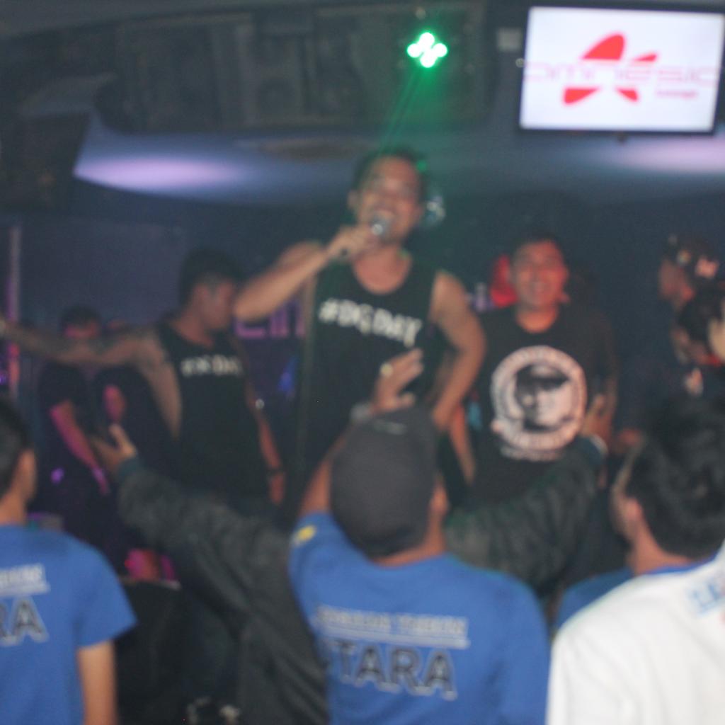 VikingFarmasi's tweet photo. #VikingFarmasi @DadanGarenk #DG_DAY http://t.co/Rk7zPGgqdu