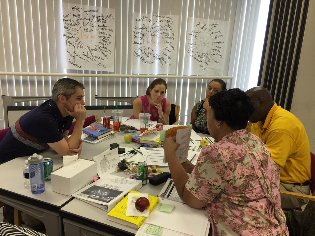 CarrieLupoli's tweet image. #RTTC coaches teaching principals about the #gradualreleasemodel. @CLEMetroSchools #CTTT @DFISHERSDSU @NancyFrey