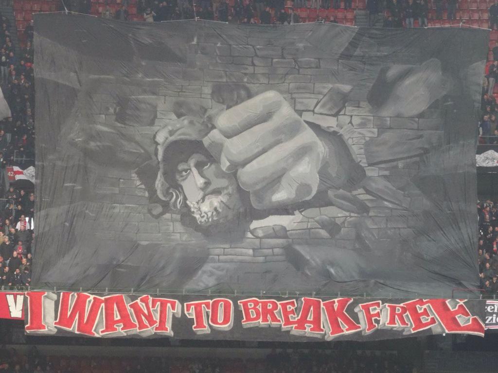 NoordB's tweet photo. I want to break free! #geefajaxzngezichtterug http://t.co/HaqYJk8jDP