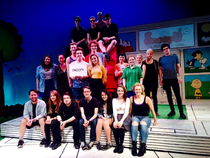 The cast and crew on <a href="/PJbyDesign/">PJ McEvoy</a>'s set before tonight's show. <a href="/Lottewakeham/">Lotte Wakeham</a> @darragholeary #DanJackson 🐶