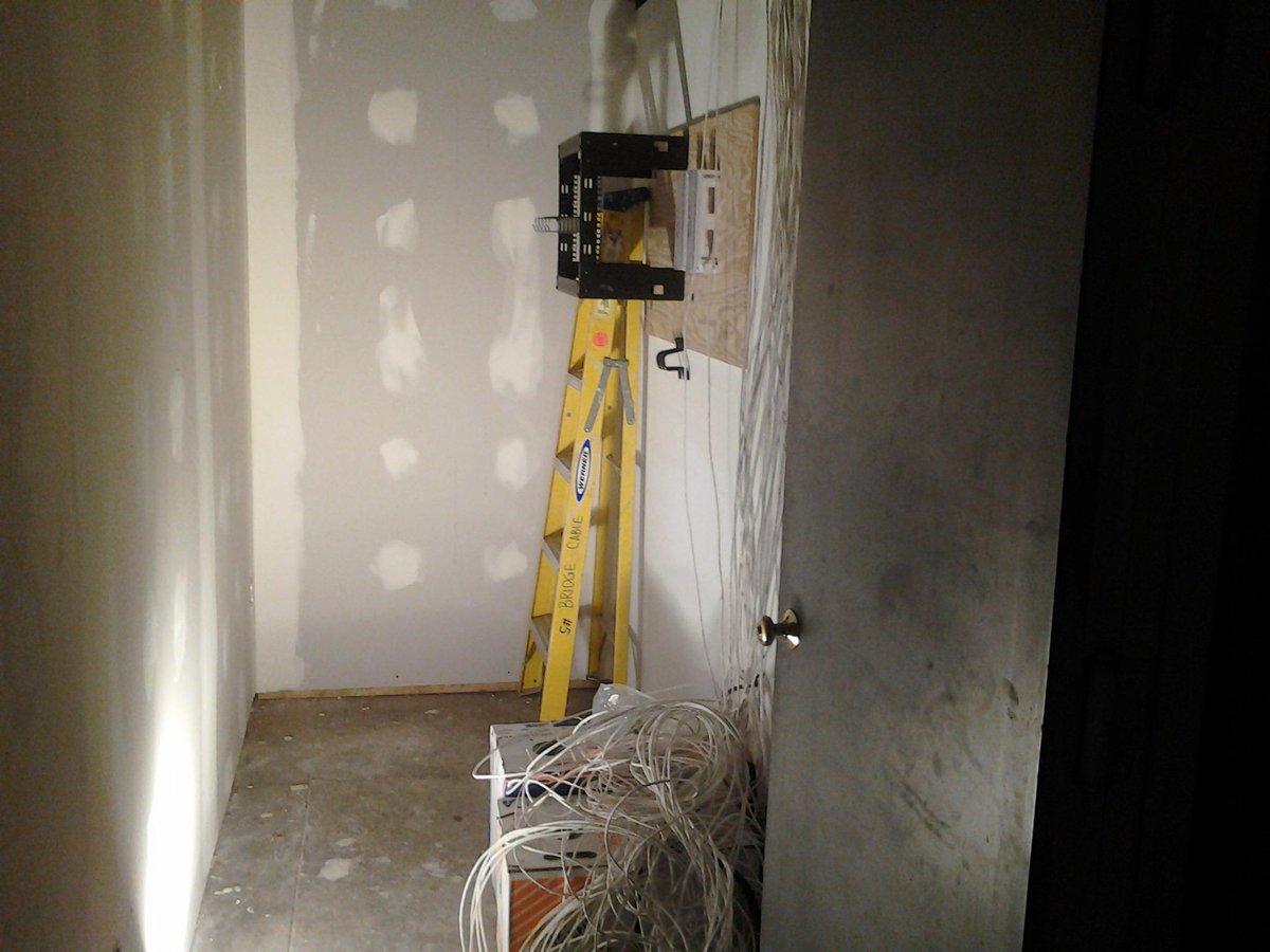 JohnKrausSEO's tweet image. We prefer not to do a network cable installation in the dark...but we do it! #networkcableinstallation...